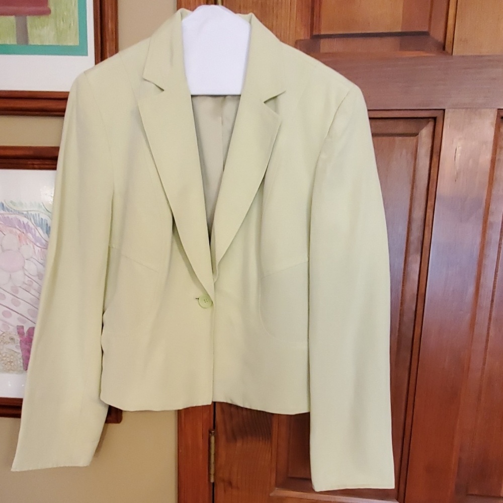 Jones wear celery green blazer, size 10